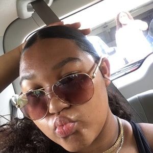 Meet your Posher, Kiki